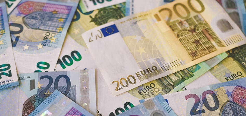 El euro recupera la barrera de los 1,04 dolares